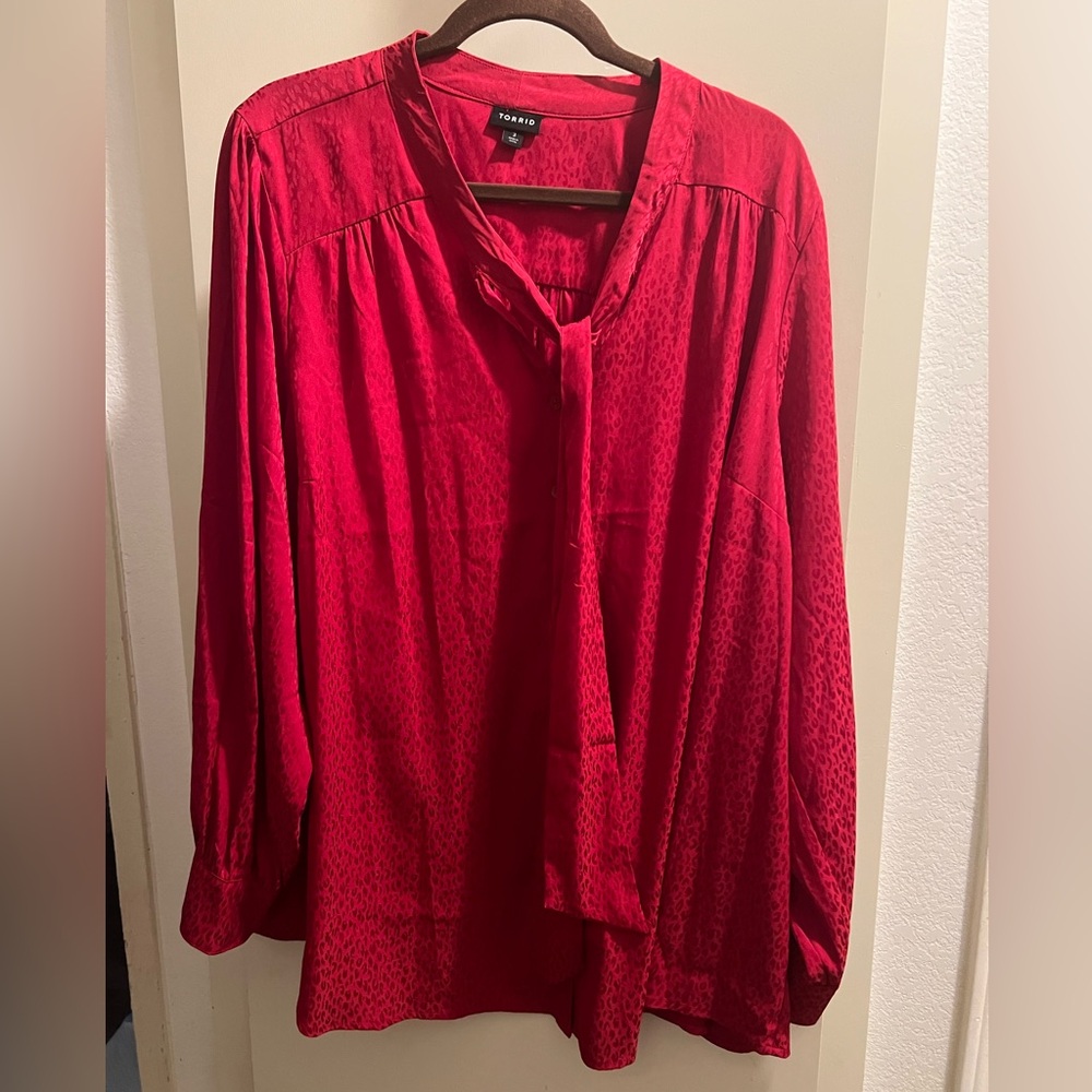 Great for Valentine’s Day Euc Torrid perfect red leopard print blouse